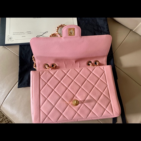 Chanel medium Classic quilted single flap bag - Picture 3 of 13